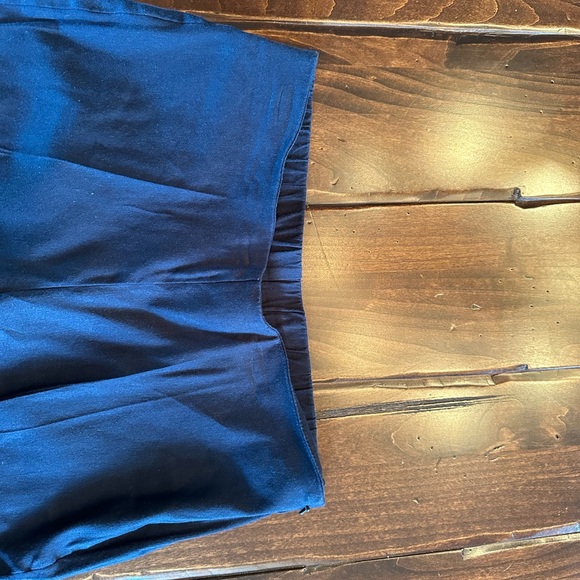 J. Jill navy linen, straight pants, detail at hem.  Side zip, elastic back. - Picture 6 of 15